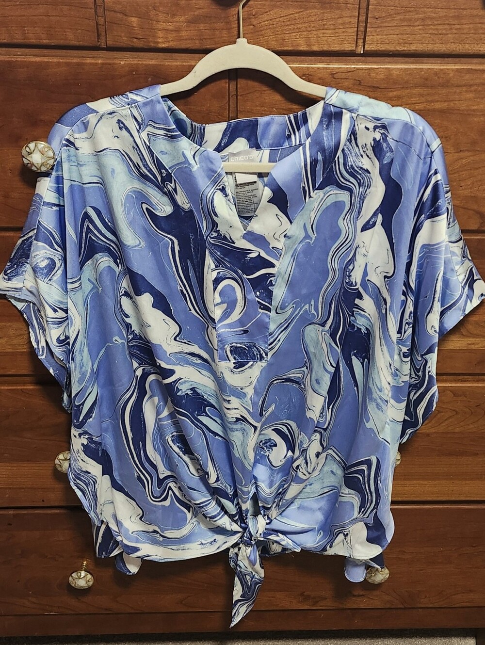 Chico's NWT Tie Front Blue & White Swirly Patrern Flowy Blouse Size 8/10 or Med